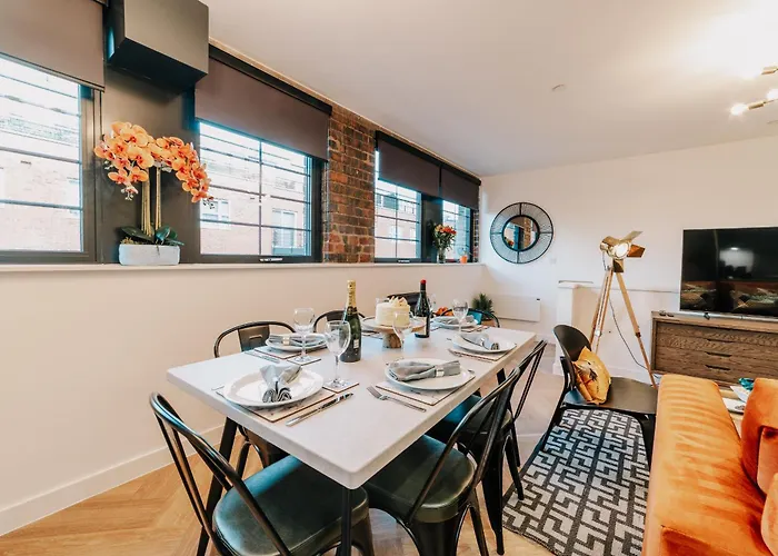 Boutique Grade II Listed Gem, City Centre, Fast Wifi, Family/ Contractors