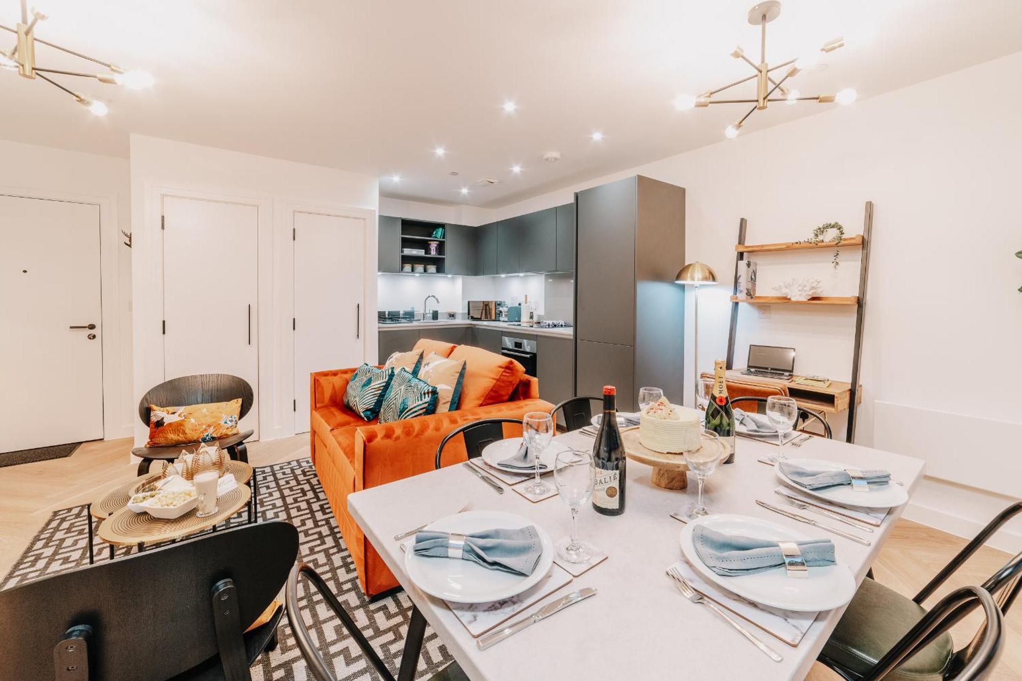 Apartment Boutique Grade Ii Listed Gem, Centre, Fast Wifi, Family/ Contractors